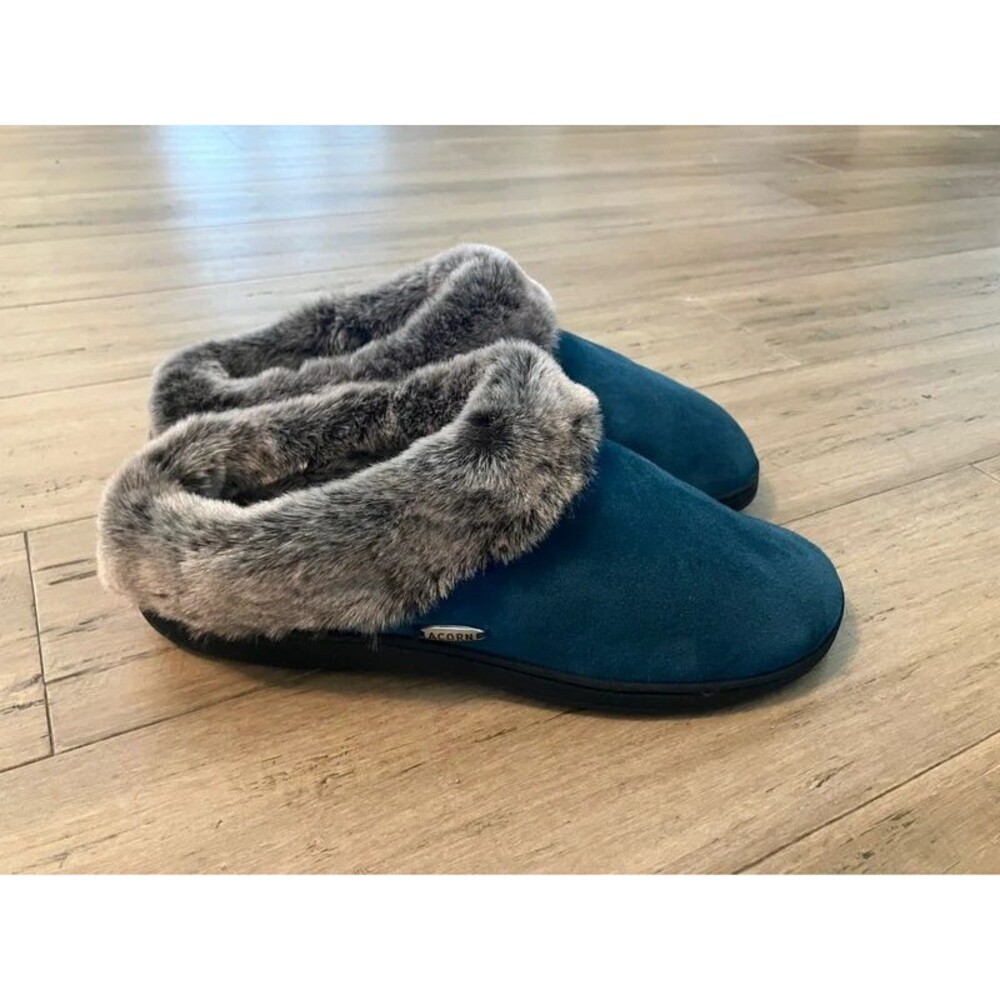 Acorn sur cuff lined dark blue women’s slide slippers. Size 8-9